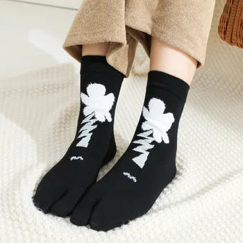 5 Двойки женски Расчесанных Памучни Чорапи с две Чорапи, японски Черно-Бели Жакард Чорапи с Цепка, Чорапи с Цветя, Сладки Средни Чорапи-Täby