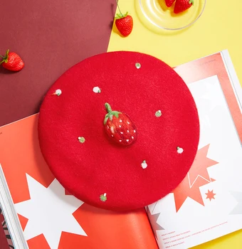 Коледен празничен необходимо ръчно изработени от вълна, филц голяма червена клубничная шапката на художника оригинален дизайн за зимата